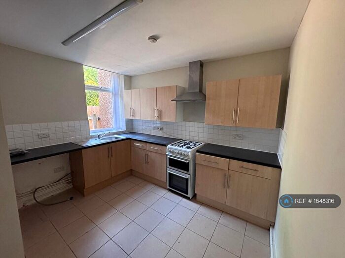 2 Bedroom Flat To Rent In West Kirby, Wirral, CH48