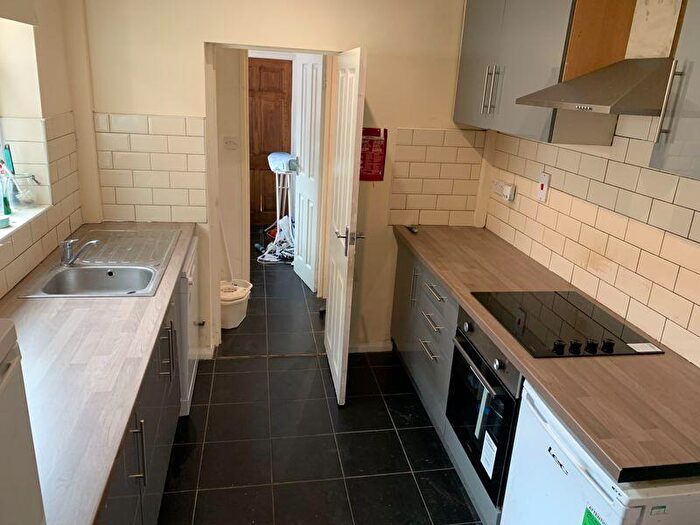 5 Bedroom Terraced House To Rent In Douglas Road, Nottingham, NG7