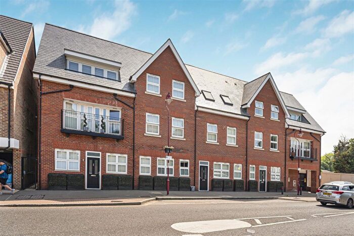 1 Bedroom Flat For Sale In Watling Street, Radlett, WD7