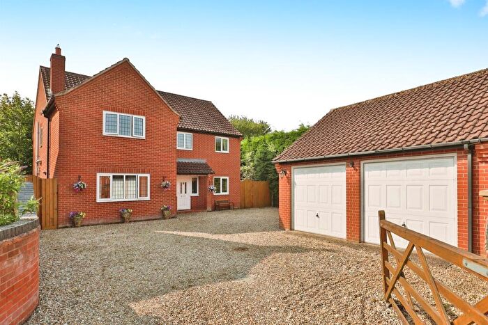 4 Bedroom Detached House For Sale In Rosa Vella Drive, Dereham, NR20