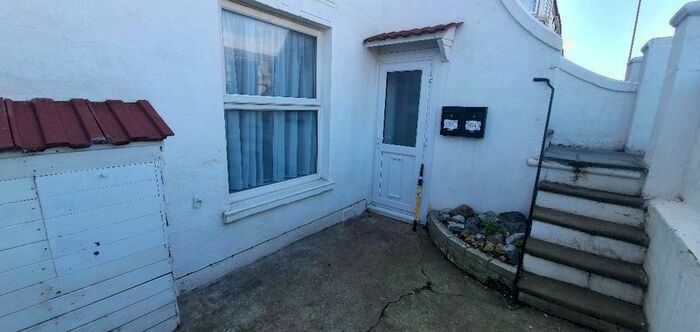 1 Bedroom Flat To Rent In Marine Parade, Sheerness, ME12