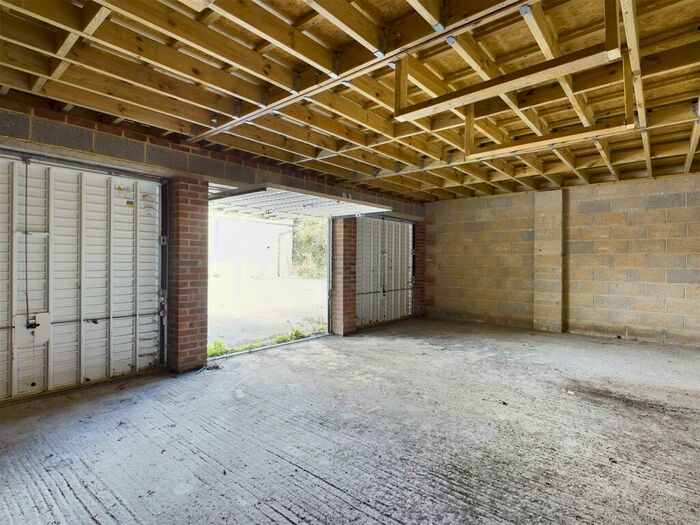 Garage / Parking To Rent In Findon Road, Brighton, BN2