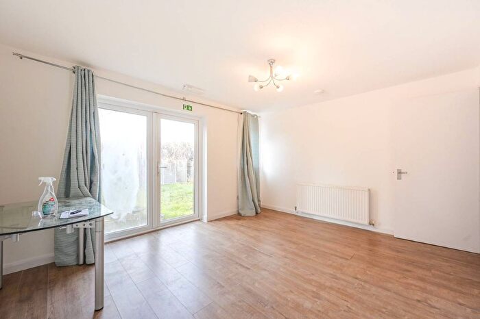 5 Bedroom Detached House To Rent In Jade Close, Beckton, London, E16