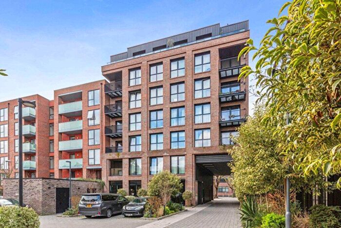 2 Bedroom Apartment To Rent In Lawrence Road, London, N15