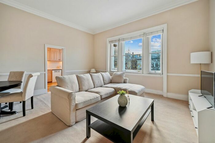 2 Bedroom Flat To Rent In Redcliffe Gardens, London, SW10