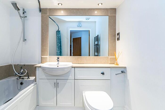 2 Bedroom Apartment To Rent In Alexander House, Royal Quarter, KT2