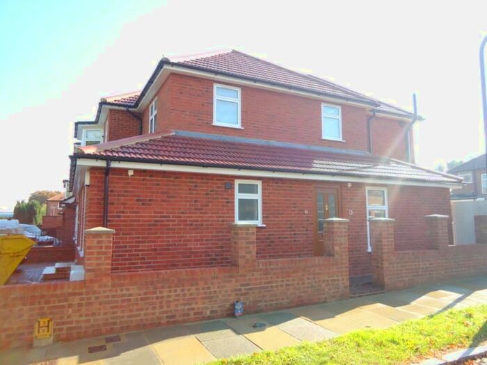 3 Bedroom Maisonette To Rent In Crowshott Avenue, Stanmore, Middesex HA7