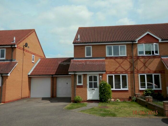 3 Bedroom Semi-Detached House To Rent In St Neots, PE19