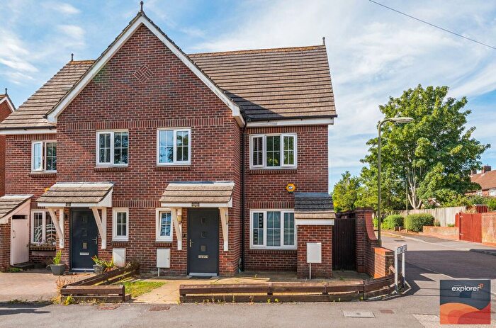 3 Bedroom Semi-Detached House For Sale In Lefroy Avenue, Basingstoke, RG21