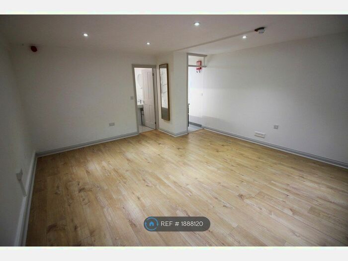 Studio To Rent In Lee High Road, London, SE12