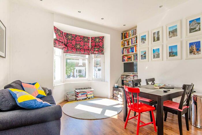 1 Bedroom Flat To Rent In St Thomas's Road, Highbury, London, N4