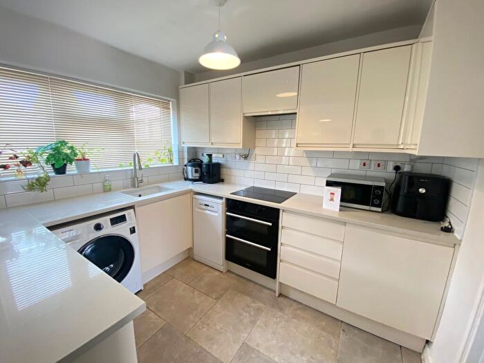 1 Bedroom Flat To Rent In Little Dowles, Bristol, BS30