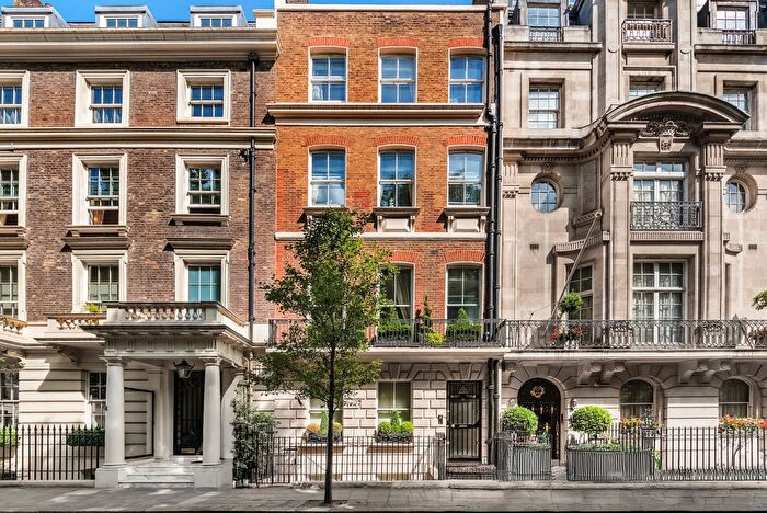 1 Bedroom Flat For Sale In Upper Brook Street, Mayfair, London, United Kingdom, Mayfair, W1K