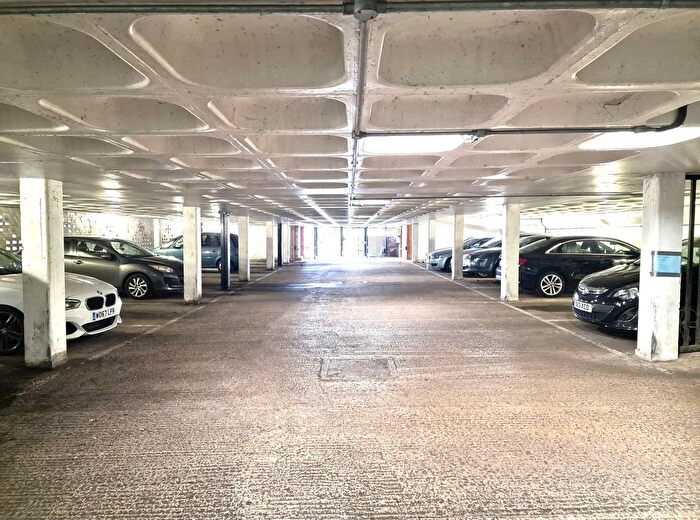 2 Bedroom Flat For Sale In Downs Road, Luton, LU1