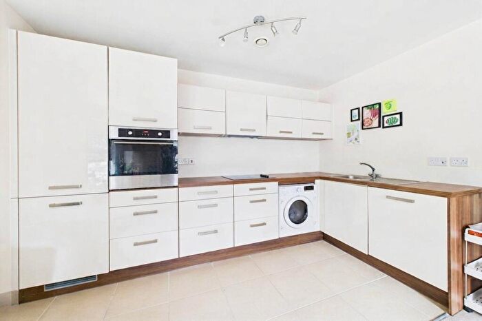 2 Bedroom Flat To Rent In Ashville Way, Wokingham, Berkshire, RG41