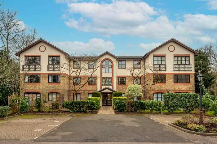 2 Bedroom Flat To Rent In Parkside, Wimbledon Common, SW19