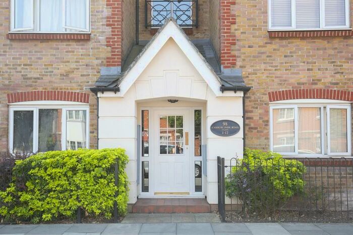 2 Bedroom Apartment To Rent In Central Kingston, KT2