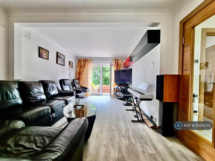4 Bedroom Semi-Detached House To Rent In Inchbrook Road, Kenilworth, CV8
