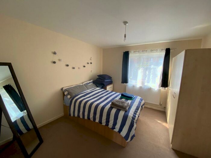 1 Bedroom Apartment To Rent In Oliver Close, Nottingham, NG7