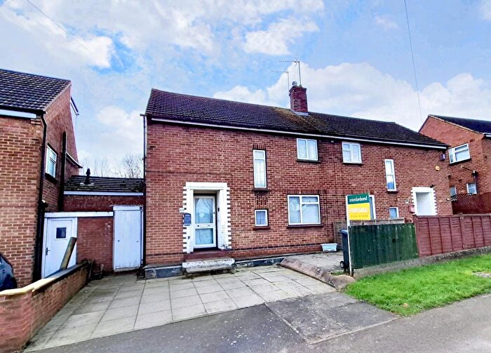 3 Bedroom Semi Detached House For Sale In Windsor Road, Wellingborough, Northamptonshire, NN8