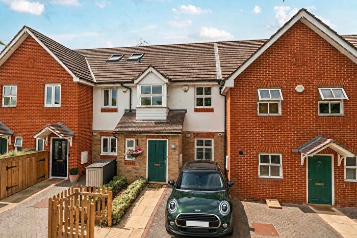 3 Bedroom Terraced House For Sale In Woodbury Gardens, London, SE12