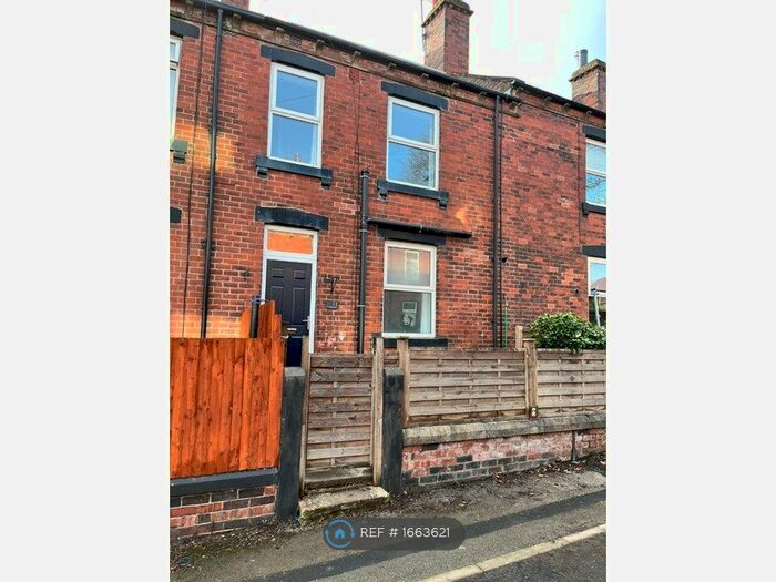 2 Bedroom Terraced House To Rent In South View, Morley, Leeds, LS27