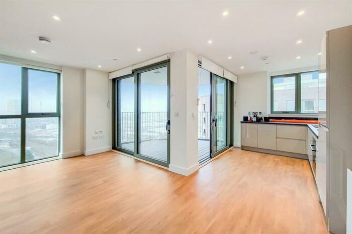 2 Bedroom Apartment To Rent In Green Street, London, NW10