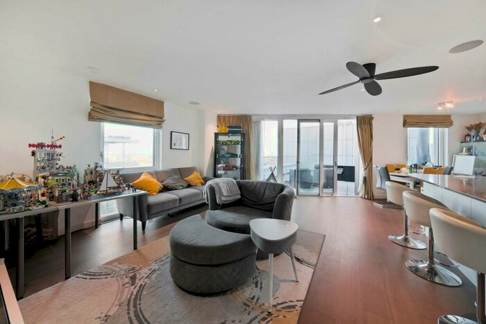 3 Bedroom Flat To Rent In Nature View Apartments, Manor House, London, N4