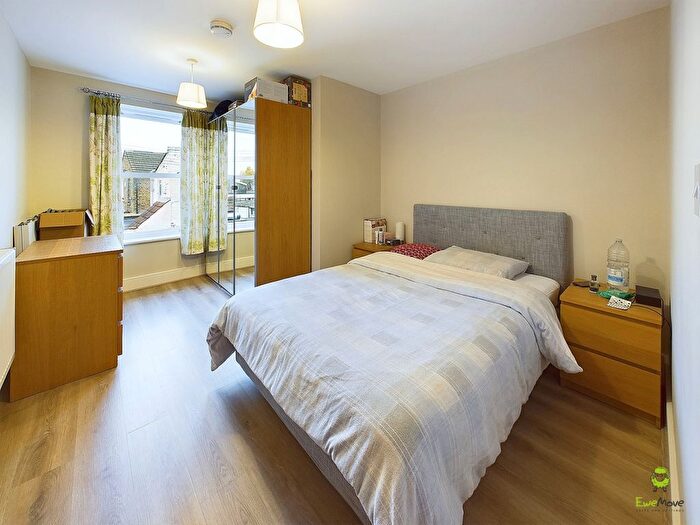 2 Bedroom Flat For Sale In Duchess Apartments, Queens Road, Welling, Kent, DA16