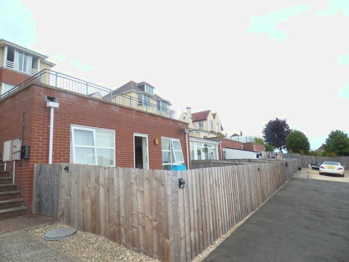 2 Bedroom Property To Rent In Great Headland Road, Paignton, TQ3