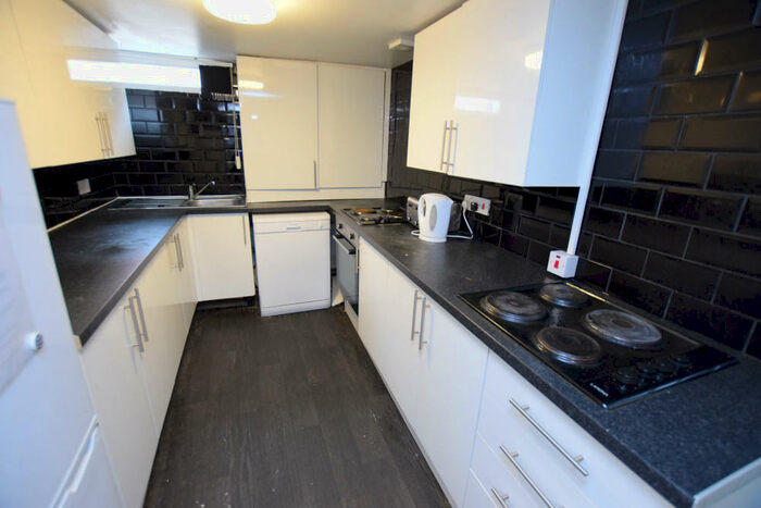 6 Bedroom Terraced House To Rent In Vernon Terrace /, Northampton, NN1