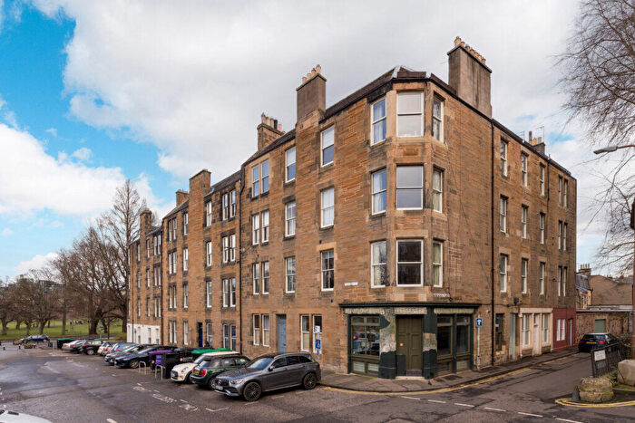 3 Bedroom Flat For Sale In / Roseneath Place, Marchmont, EH9