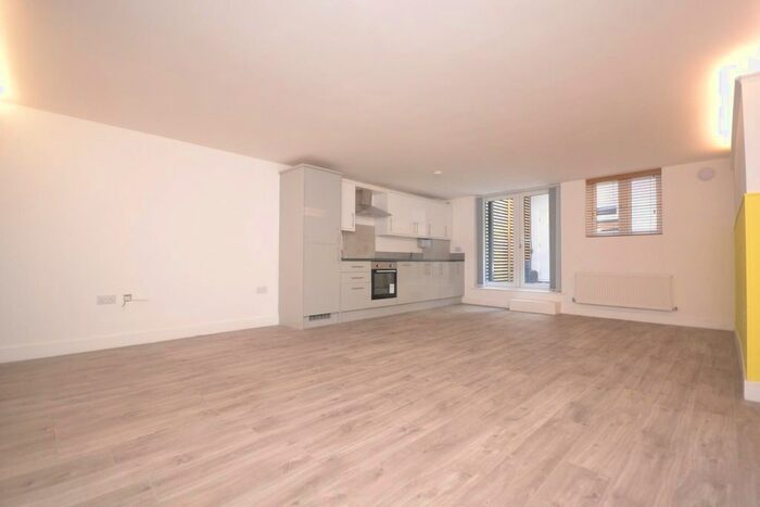 1 Bedroom Flat To Rent In Nicholsons Lane, Maidenhead, SL6