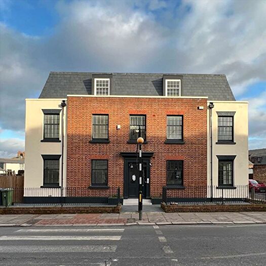 1 Bedroom Flat To Rent In Harmer Street, Gravesend, DA12