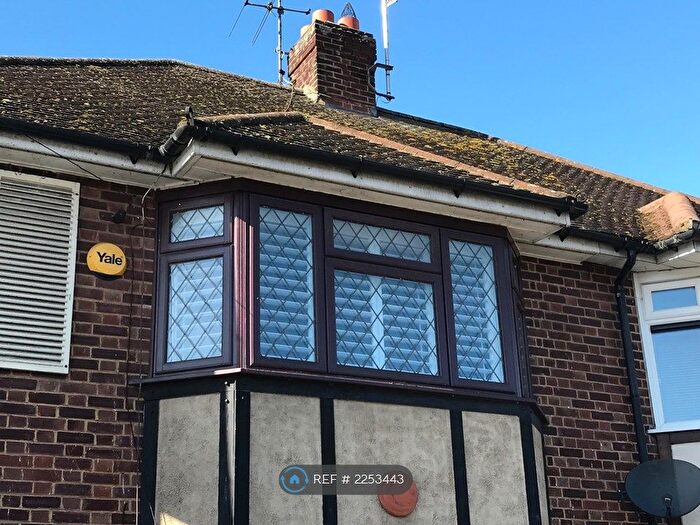 2 Bedroom Flat To Rent In Sewardstone Rd, London, E4