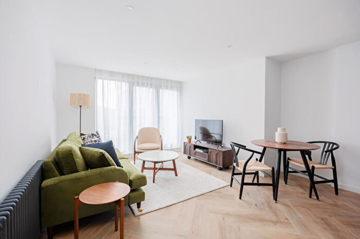 2 Bedroom Apartment To Rent In Flat, Waterson Street, London, E2