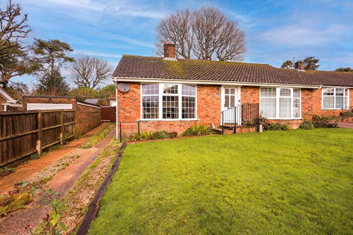 3 Bedroom Bungalow For Sale In Eight Bells Close, Buxted, Uckfield, East Sussex, TN22