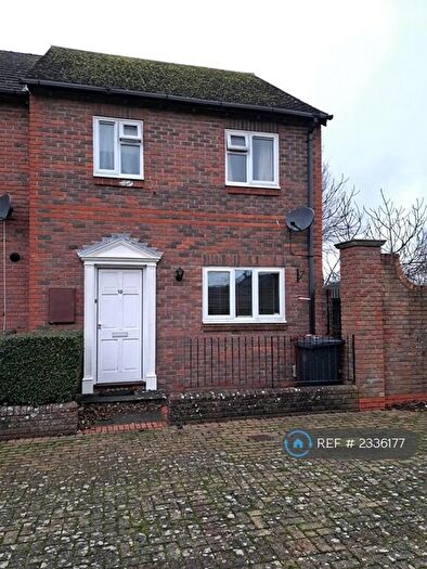 3 Bedroom Semi-Detached House To Rent In Phoenix Close, Chichester, PO19