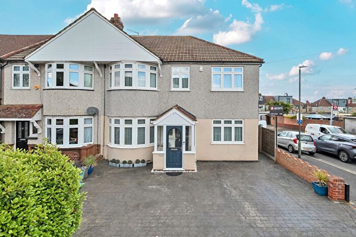 4 Bedroom Semi Detached House For Sale In Sutherland Avenue, Welling, DA16