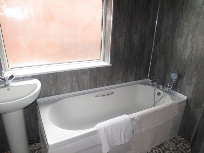 2 Bedroom Property To Rent In Chequer Avenue, Hyde Park, Doncaster, DN4