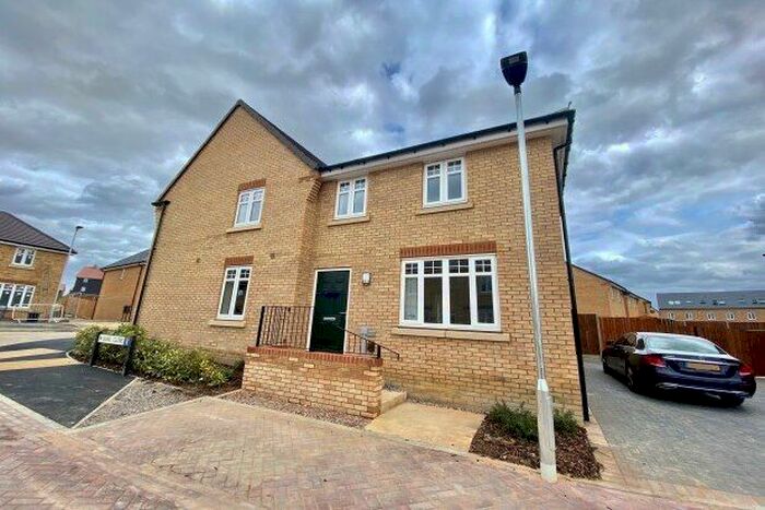 3 Bedroom Semi-Detached House To Rent In Quail Close, Bedford, MK42