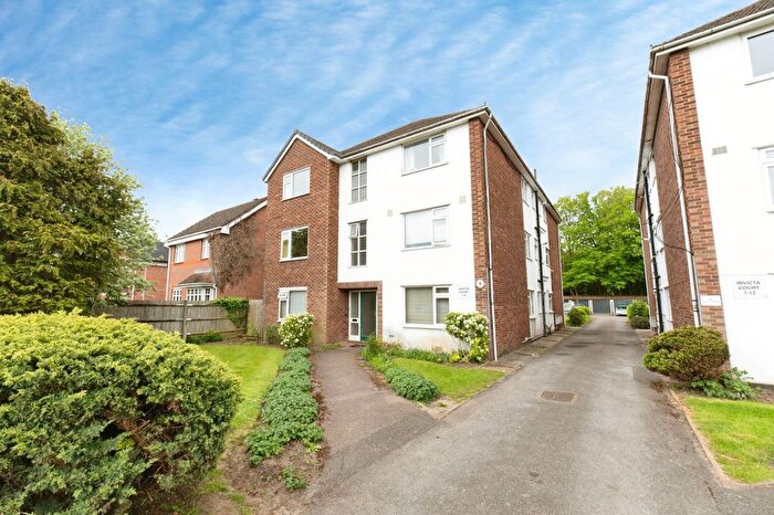 2 Bedroom Flat For Sale In Moor Lane, Chessington, Surrey, KT9