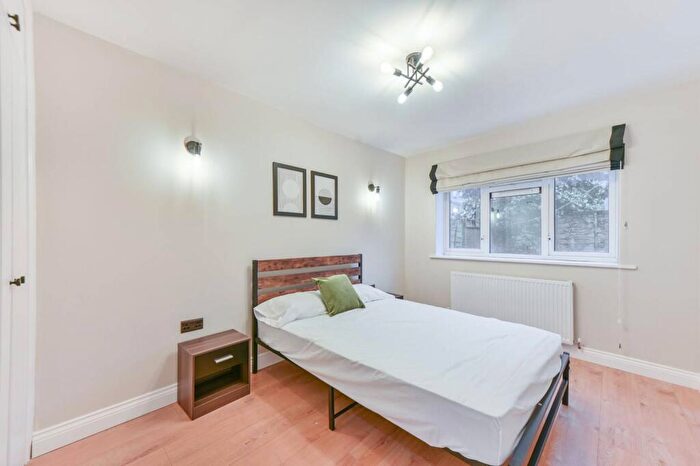 2 Bedroom Flat To Rent In Charlton Road, Harlesden, London, NW10