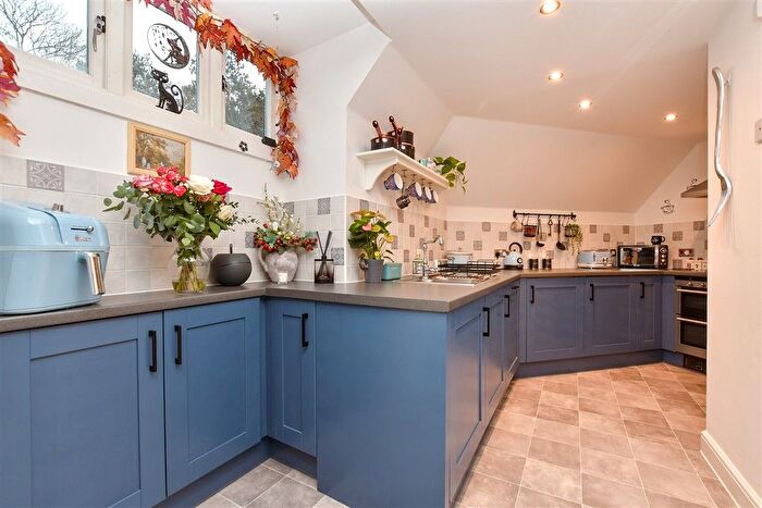 2 Bedroom Flat For Sale In Elizabeth Drive, Banstead, Surrey, SM7