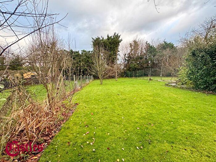 2 Bedroom Bungalow For Sale In Honey Lane, Waltham Abbey, EN9