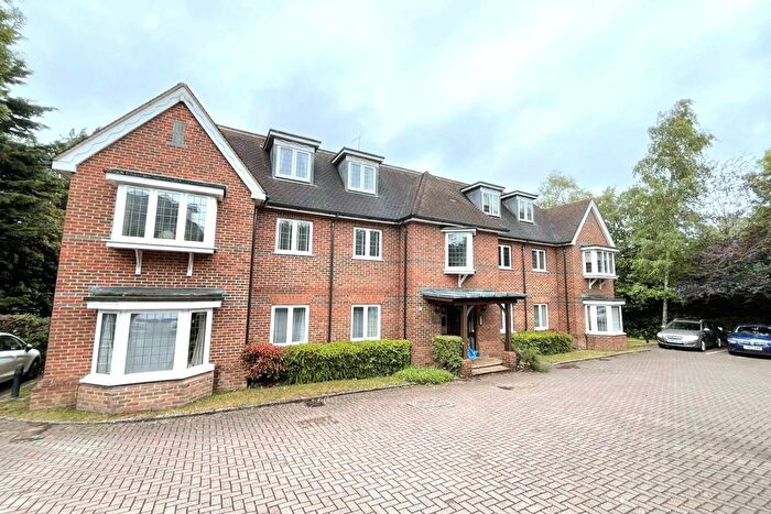 2 Bedroom Flat For Sale In Cadogan Court, Portsmouth Road, Camberley, Surrey, GU15