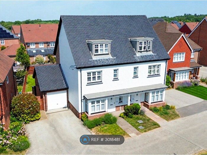 3 Bedroom Semi-Detached House To Rent In Kestrel Walk, Fleet, GU51