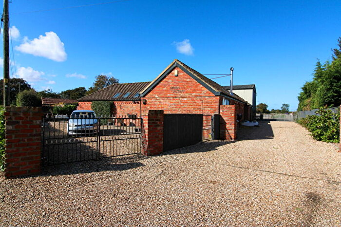 4 Bedroom Barn Conversion For Sale In Newbridge Lane, Covenham St. Mary, Louth, LN11