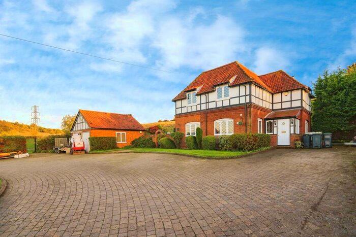 3 Bedroom Detached House For Sale In Holyfield, Waltham Abbey, EN9