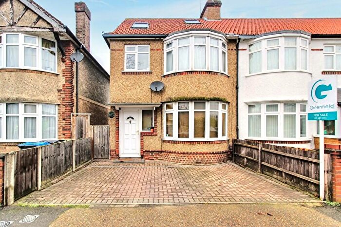 4 Bedroom End Of Terrace House For Sale In Red Lion Road, Surbiton, KT6